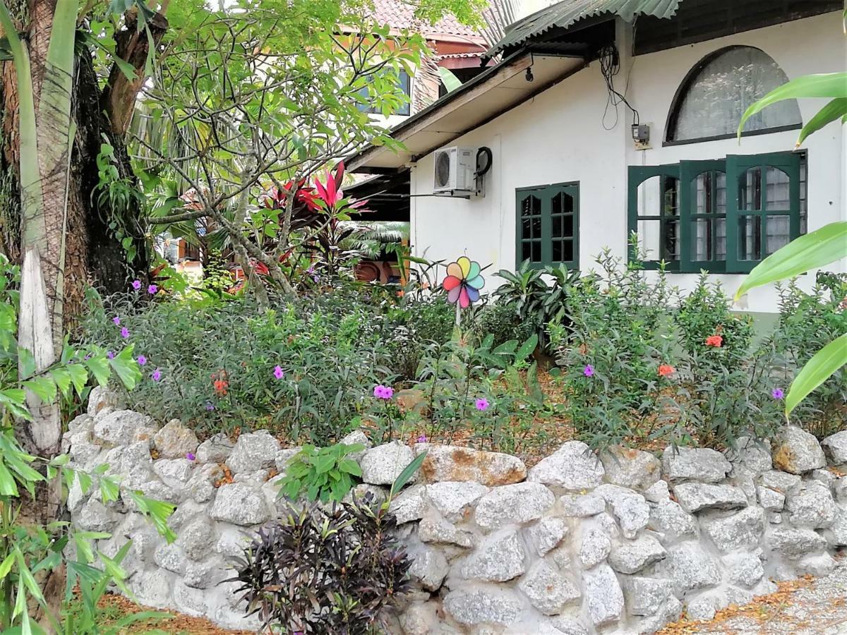 Sabandy House B&B Padang Mat Sirat Bagian luar foto