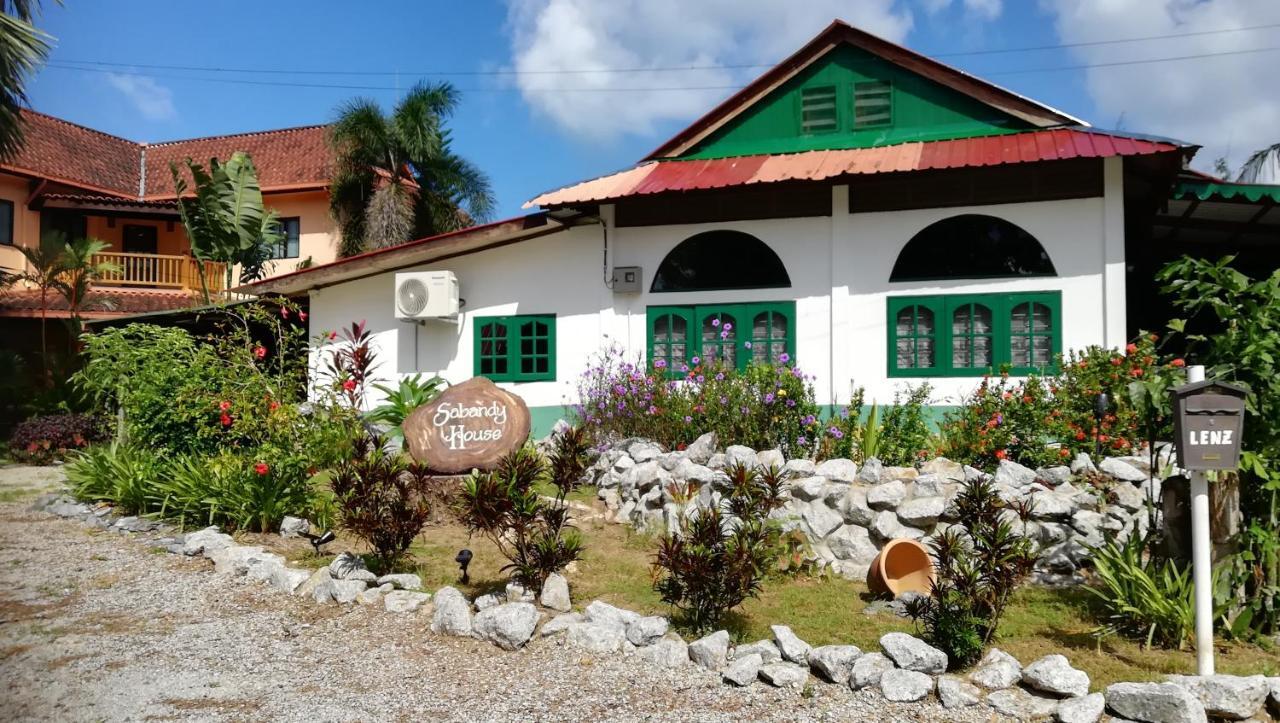 Sabandy House B&B Padang Mat Sirat Bagian luar foto